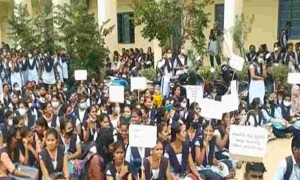 AISF And TNSF Student Unions Demand for SSBN College Continue as Aided Educational Institution