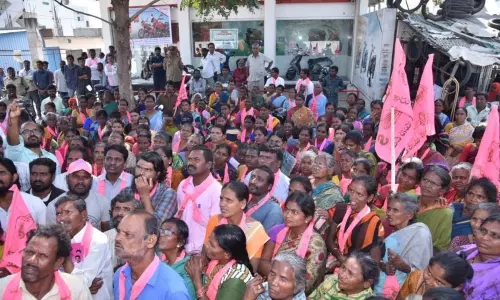 Minister Srinivas Goud Protest in Mahabubnagar