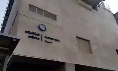 Women Attempts Self Destruction at Ameerpet Metro Station Yesterday 12 11 2021