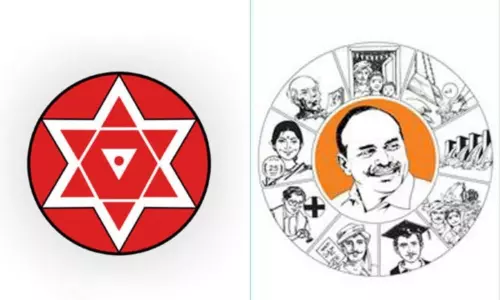 Conflicts Between YCP and Janasena at 31 Ward in Visakhapatnam Conflicts Between YCP and Janasena at 31 Ward in Visakhapatnam