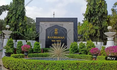 Telangana BJP Leaders will Meet Governor Tamilisai Soundararajan at Raj Bhavan Today 16 11 2021