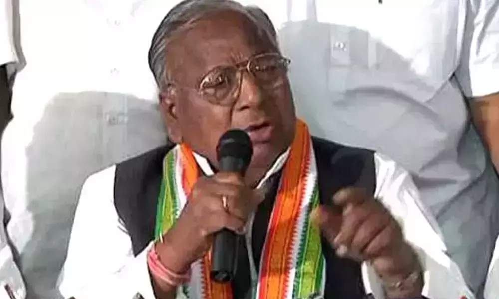 Hanumantha Rao: కేసీఆర్ కి దమ్ముంటే ఢిల్లీలో ధర్నా చేయాలి