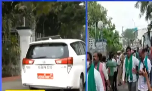 TRS Leaders Meet the Governor Tamilisai Soundararajan