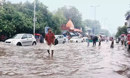Heavy Rains in Kurnool due to Cyclone Heavy Rains in Kurnool due to Cyclone