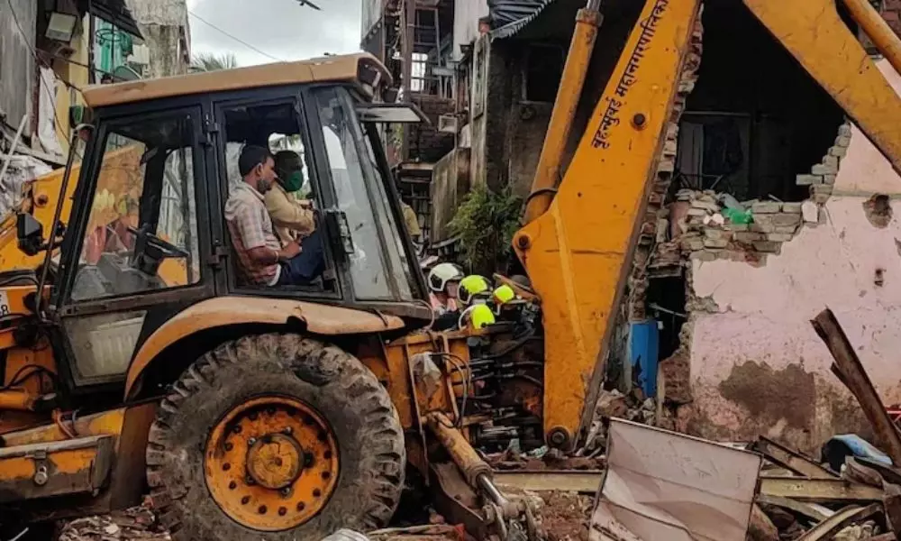 Two Children Died at Building under Construction Collapsed in Old Chairman Street in Anantapuram