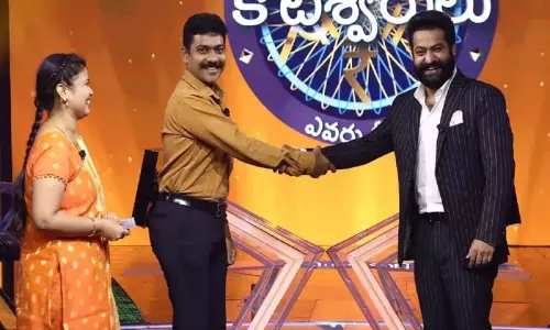 Raja Ravindra Wins One Crore in Game Reality Show Evaru Meelo Koteeswarulu Raja Ravindra Wins One Crore in Game Reality Show Evaru Meelo Koteeswarulu