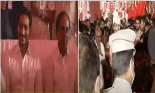 CM Jagan And CM KCR Attended to the Pocharam Srinivasa Reddy Granddaughters Marriage CM Jagan And CM KCR Attended to the Pocharam Srinivasa Reddy Granddaughters Marriage