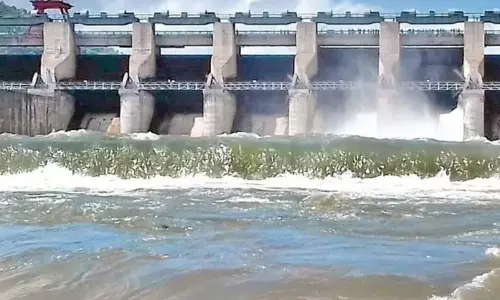 Lakhs of Cusecs of Water Release From Somasila Project