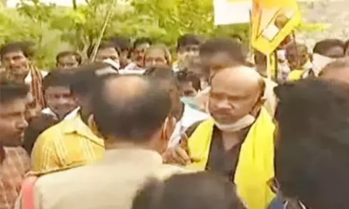 TDP Leaders Protest in Narsipatnam