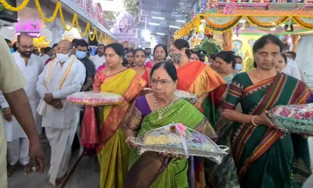 MLC Kavitha Visits Kothapet Ashtalakshmi Temple in Dilsukhnagar,