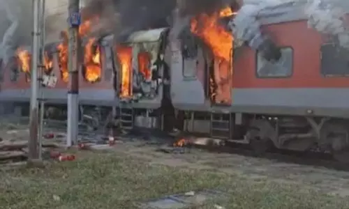 Udhampur Durg Express Catches Fire in Madhya Pradesh Udhampur Durg Express Catches Fire in Madhya Pradesh