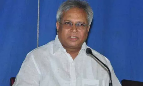 Former MP Vundavalli Arun Kumar Sensational Comments on CM Jagan