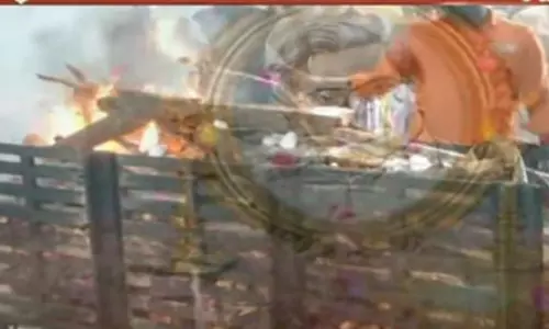 Sirivennela: ముగిసిన సిరివెన్నెల అంత్యక్రియలు Sirivennela: ముగిసిన సిరివెన్నెల అంత్యక్రియలు