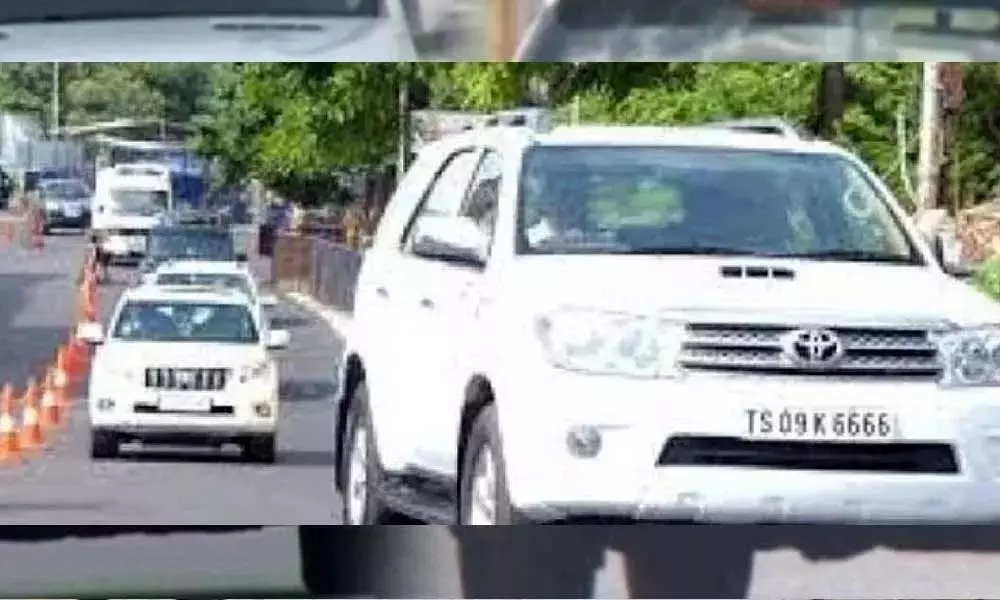 BJYM leaders tried to stop the CM KCR convoy