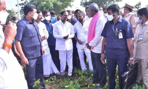 CM KCR Inspects Fields in Gadwal
