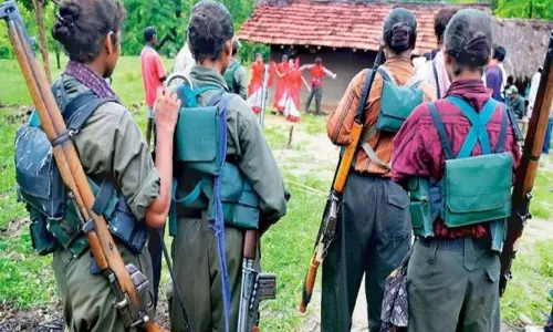 కరోనా టీకాలు తీసుకున్న వందలాది మంది నక్సల్స్ కరోనా టీకాలు తీసుకున్న వందలాది మంది నక్సల్స్