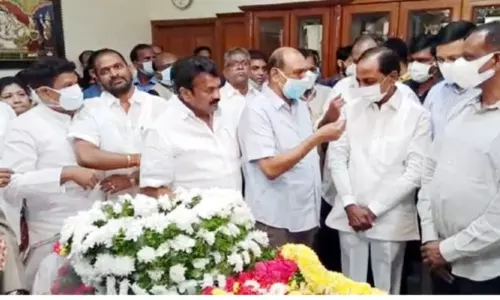 CM KCR Paid Tributes to Ex Chief Minister Konijeti Rosaiah