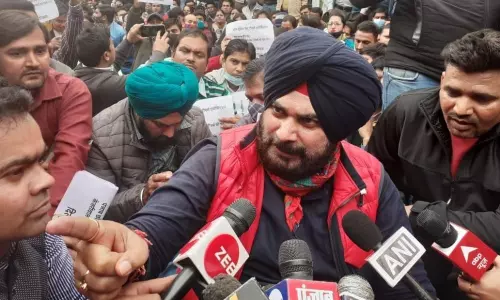 Congress PCC Chief Navjot Sidhu Protest at Kejriwal Home Congress PCC Chief Navjot Sidhu Protest at Kejriwal Home