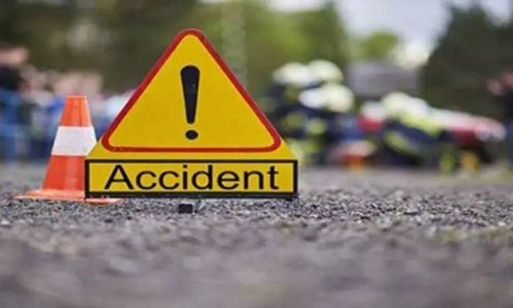 Bike Car Accident Killed Wife and Husband in Narsingh Hyderabad | Hyderabad News Today