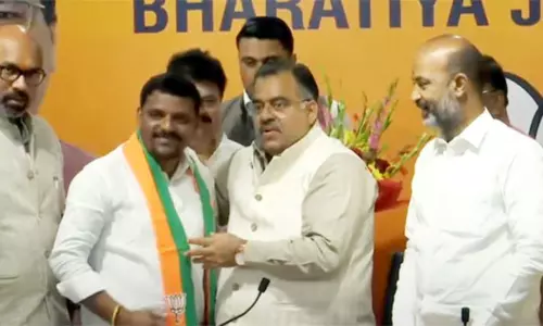 Teenmar Mallanna Joins In BJP Slams CM KCR Family Teenmar Mallanna Joins In BJP Slams CM KCR Family