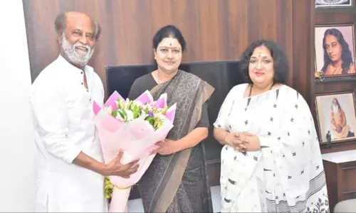 Sasikala Meets Rajinikanth in Chennai