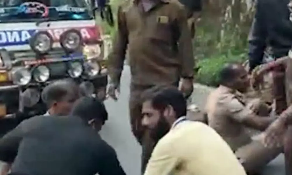 Ambulance Carrying Jawans Dead Bodies Has Minor Accident