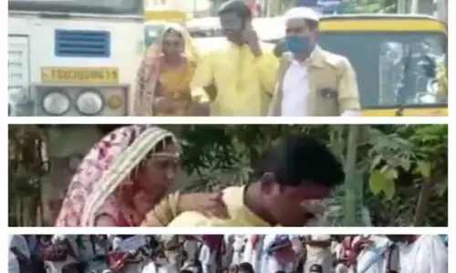 Asha Workers Protest Bride Stucked in Traffic jam