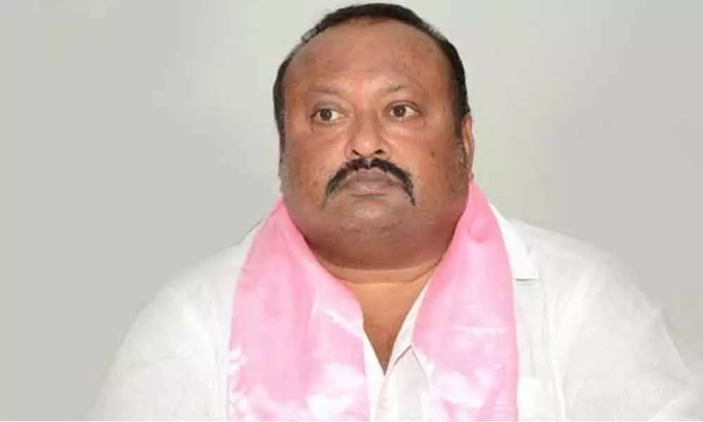 Minister Gangula Kamalakar Entered Directly into the Karimnagar MLC Polling Center made An Issue | Telugu News