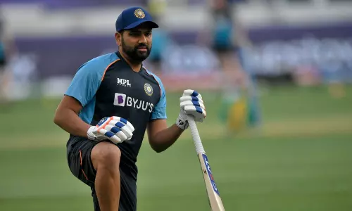 Rohit Sharma Injured in Net Practice in Mumbai - India Tour of South Africa 2022 | Cricket News in Telugu
