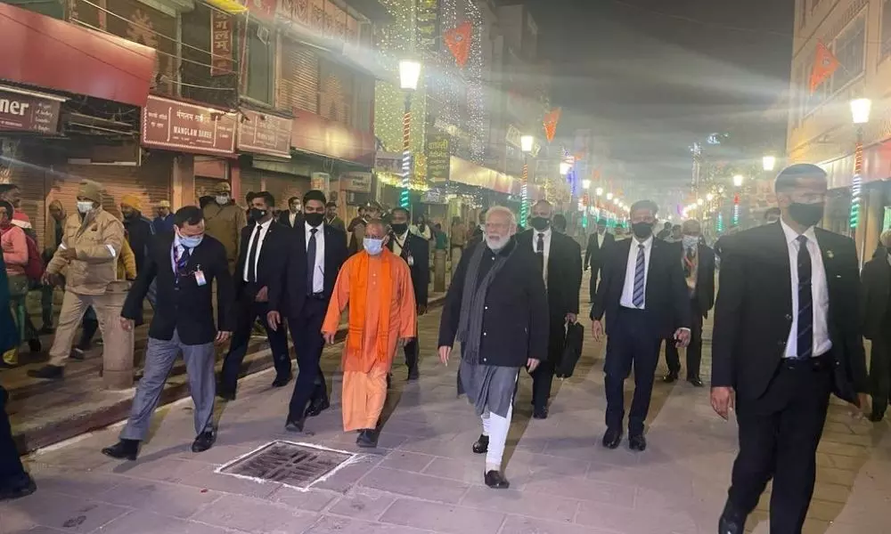 PM Narendra Modi Walking on Kashi Roads at Midnight with Yogi Adityanath | National News