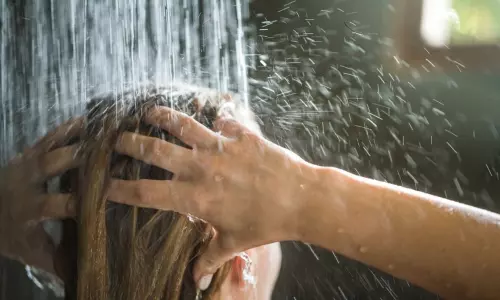 skin care tips Adding baking soda, neem leaves and green tea to the bath water