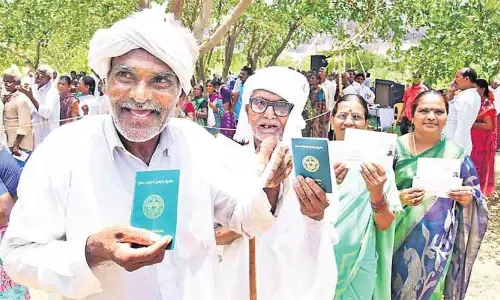 Telangana CM KCR Ordered to Distribute the Rythu Bandhu From Tomorrow 15 12 2021