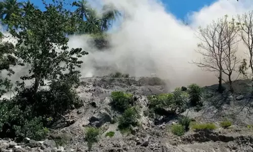 Earthquake in Indonesia Recorded as 7.3 Intensity on Richter Scale and Tsunami Warnings Issued | International News Earthquake in Indonesia Recorded as 7.3 Intensity on Richter Scale and Tsunami Warnings Issued | International News