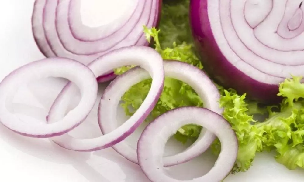 Eating too much raw onion can lead to Salmonella infection