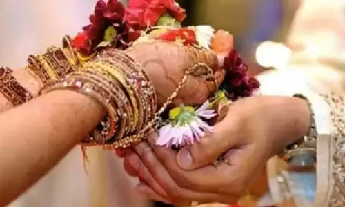 Bride Groom Escapes With Dowry Money in Malkapur Sangareddy District