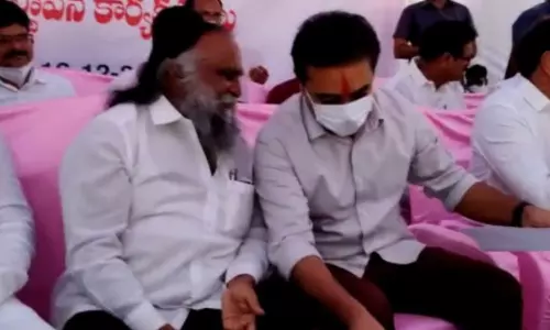 Interesting Discussion Between Jaggareddy and KTR Interesting Discussion Between Jaggareddy and KTR