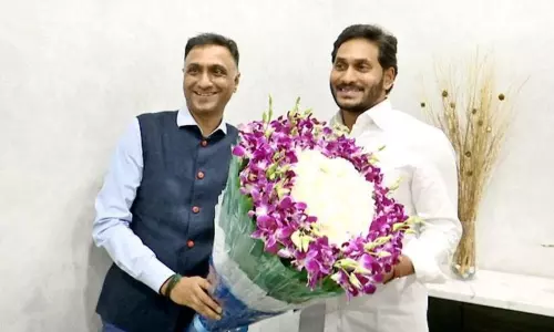 Flipkart CEO Kalyan Krishnamurthy Meets AP CM Jagan