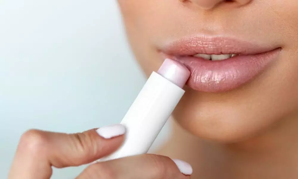 Use Homemade lip Balm for Chapped Lips in Winter