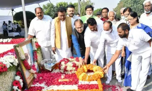 TRS leaders Pay Tribute On PV Narasimha Rao