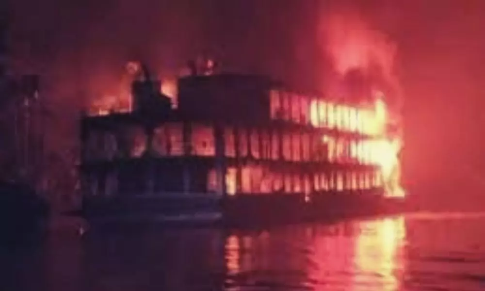 32 Dead in Ferry Fire Accident in Bangladesh Today 24 12 2021 | International News