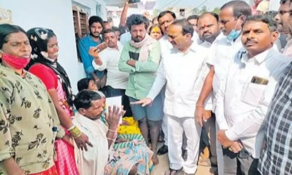 Etela Rajender Meets the Family of Person who Dead Accidentally at CM Farm House | Telangana Latest News