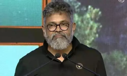 Sukumar Announces Rs 1 lakh for each of the Production Boys in Pushpa Movie Sukumar Announces Rs 1 lakh for each of the Production Boys in Pushpa Movie