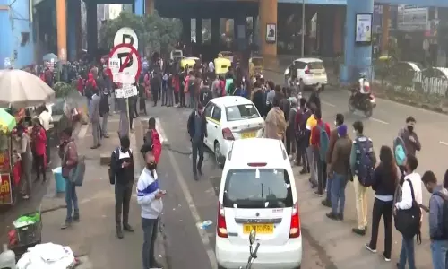 Long Queues Outside Delhi Metro due to new COVID-19 Norms