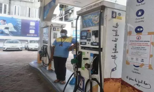 జార్ఖండ్‌ ప్ర‌భుత్వం కీల‌క నిర్ణ‌యం.. లీటర్ పెట్రోల్‌పై రూ. 25 త‌గ్గింపు..