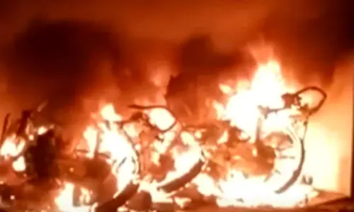 Bikes Burned in Guntur District | AP News Today