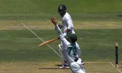 Van Der Dussen Super Catch Video Goes Viral on Social Media Johannesburg South Africa vs India | Sports News Van Der Dussen Super Catch Video Goes Viral on Social Media Johannesburg South Africa vs India | Sports News