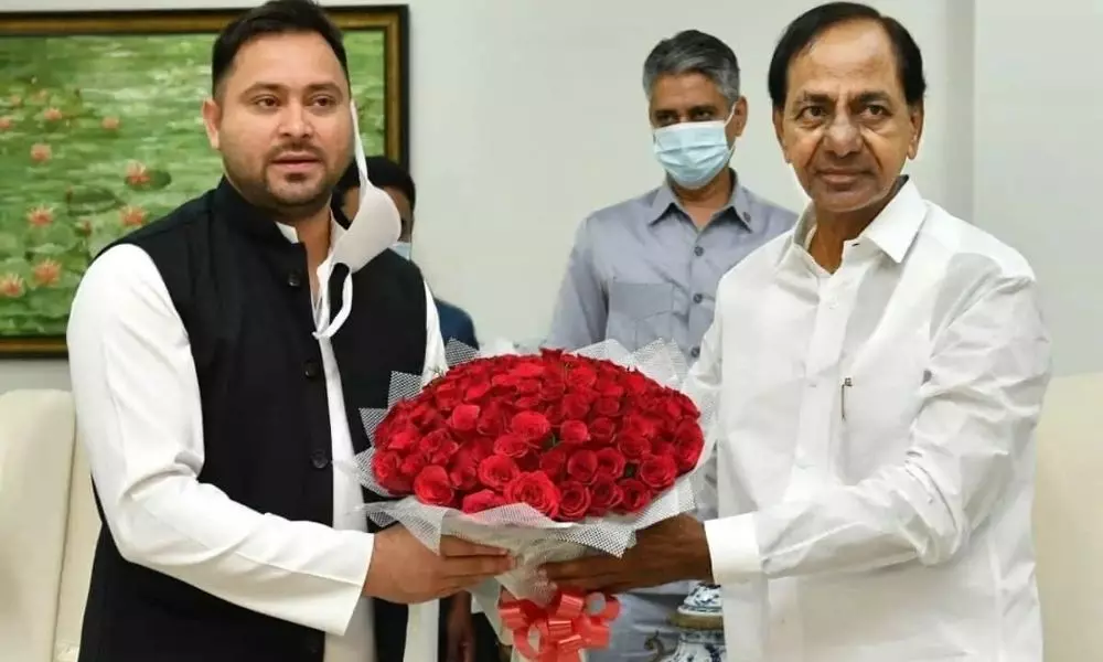 Bihar Leader of Opposition Tejaswi Yadav Meets CM KCR