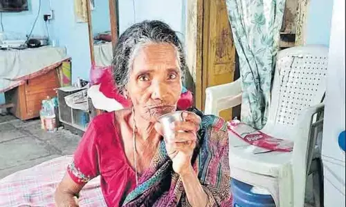 Rukminamma Surviving Only Drinking Tea 30Years in  Nalgonda | TS News Online
