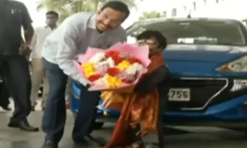 Shivalal Become First Dwarf Man Who Got Permanent Driving Licence in India Shivalal Become First Dwarf Man Who Got Permanent Driving Licence in India