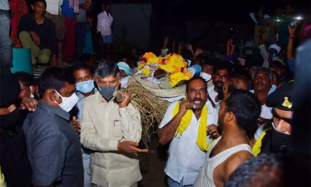 Chandrababu Flays YSRCP Govt Over Death of TDP Activist